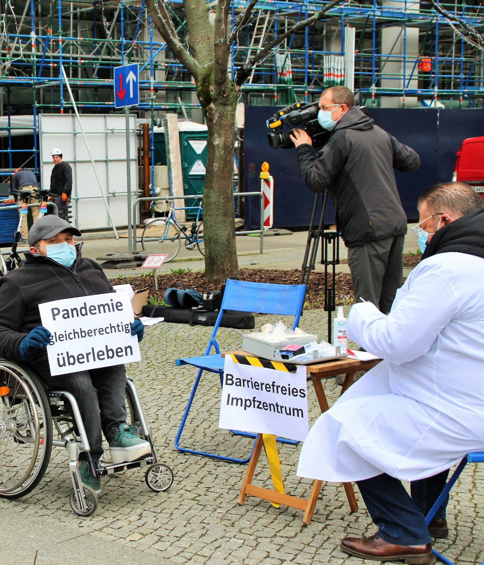 Symbolische Impfaktion vor dem BMG Foto: ISL e.V.