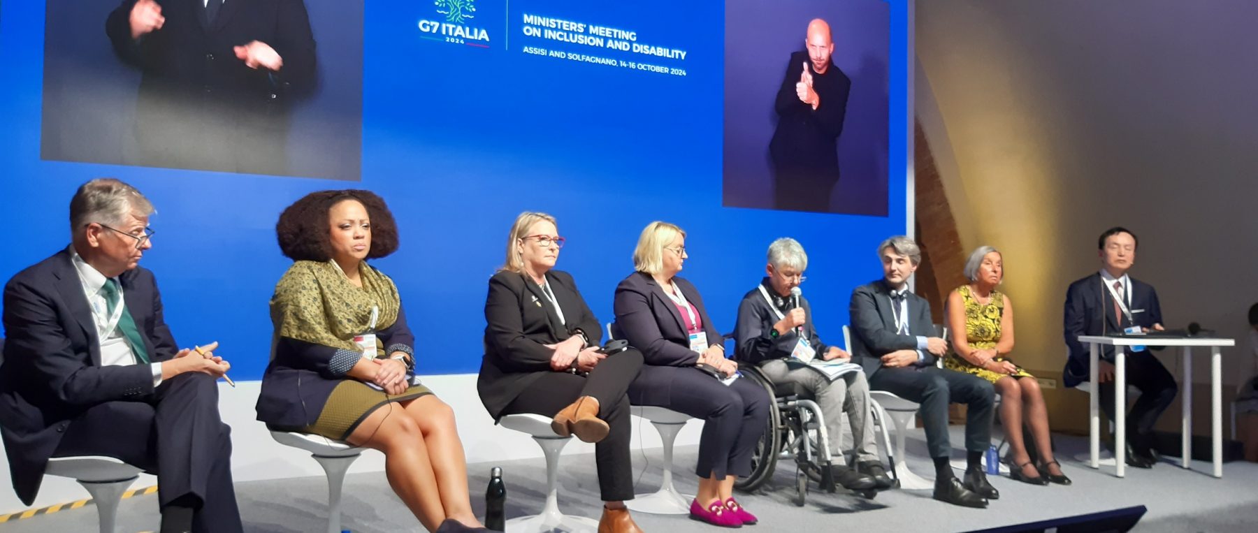 Podiumsteilnehmende auf dem G7-Sozialminister*innen Treffen zum Thema Behinderung in Italien